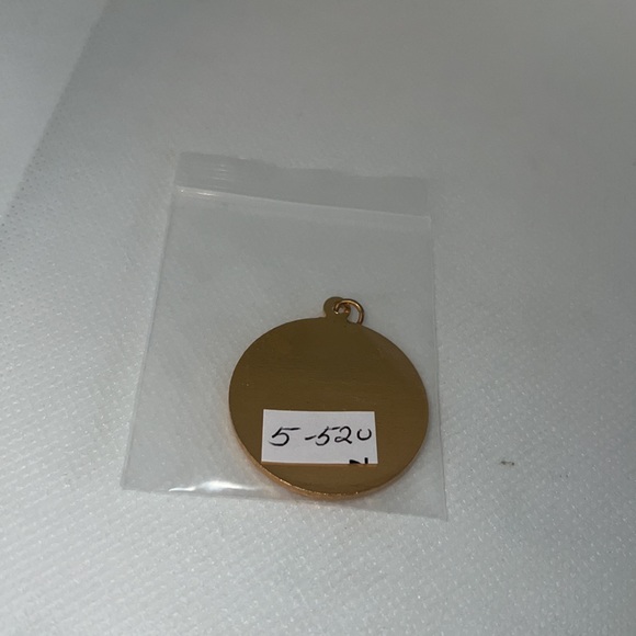 MUSICAL INSTRUMENT PENDANT CHARM GOLD TONE, PIANO, VIOLIN, SAXOPHONE, NOTES - Picture 8 of 8